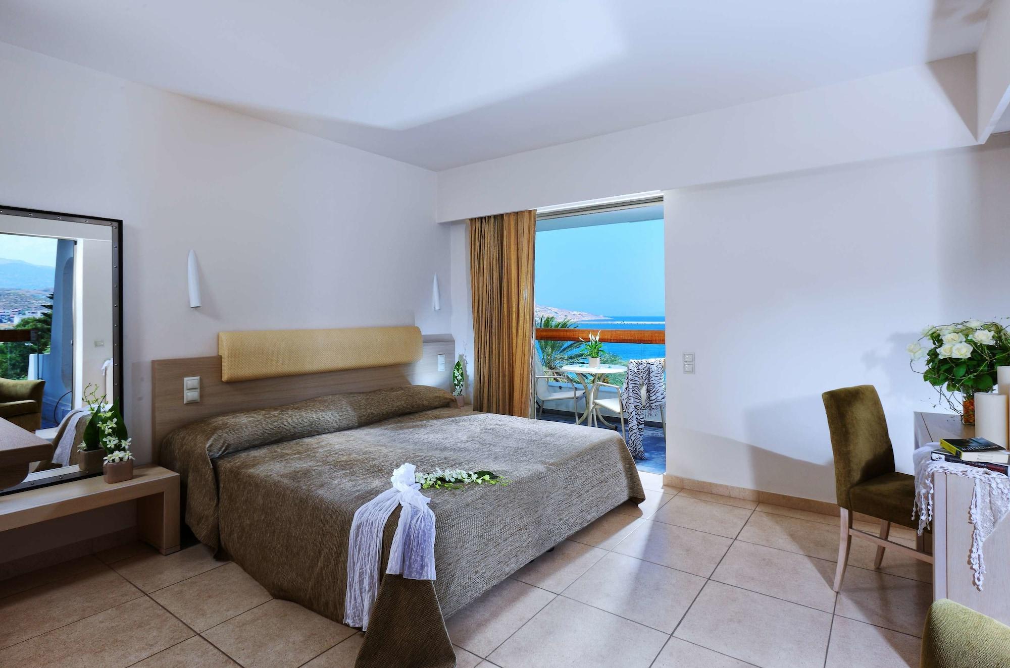 Sitia Beach City Resort & Spa Dış mekan fotoğraf A room at the hotel