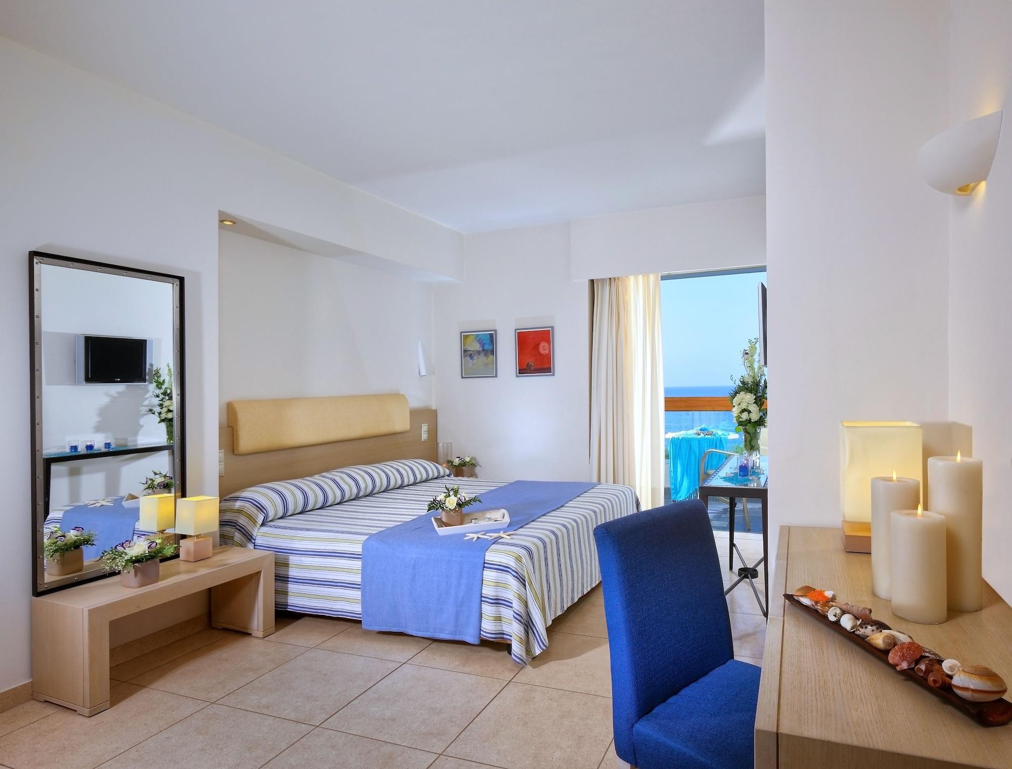 Sitia Beach City Resort & Spa Dış mekan fotoğraf A room at the hotel