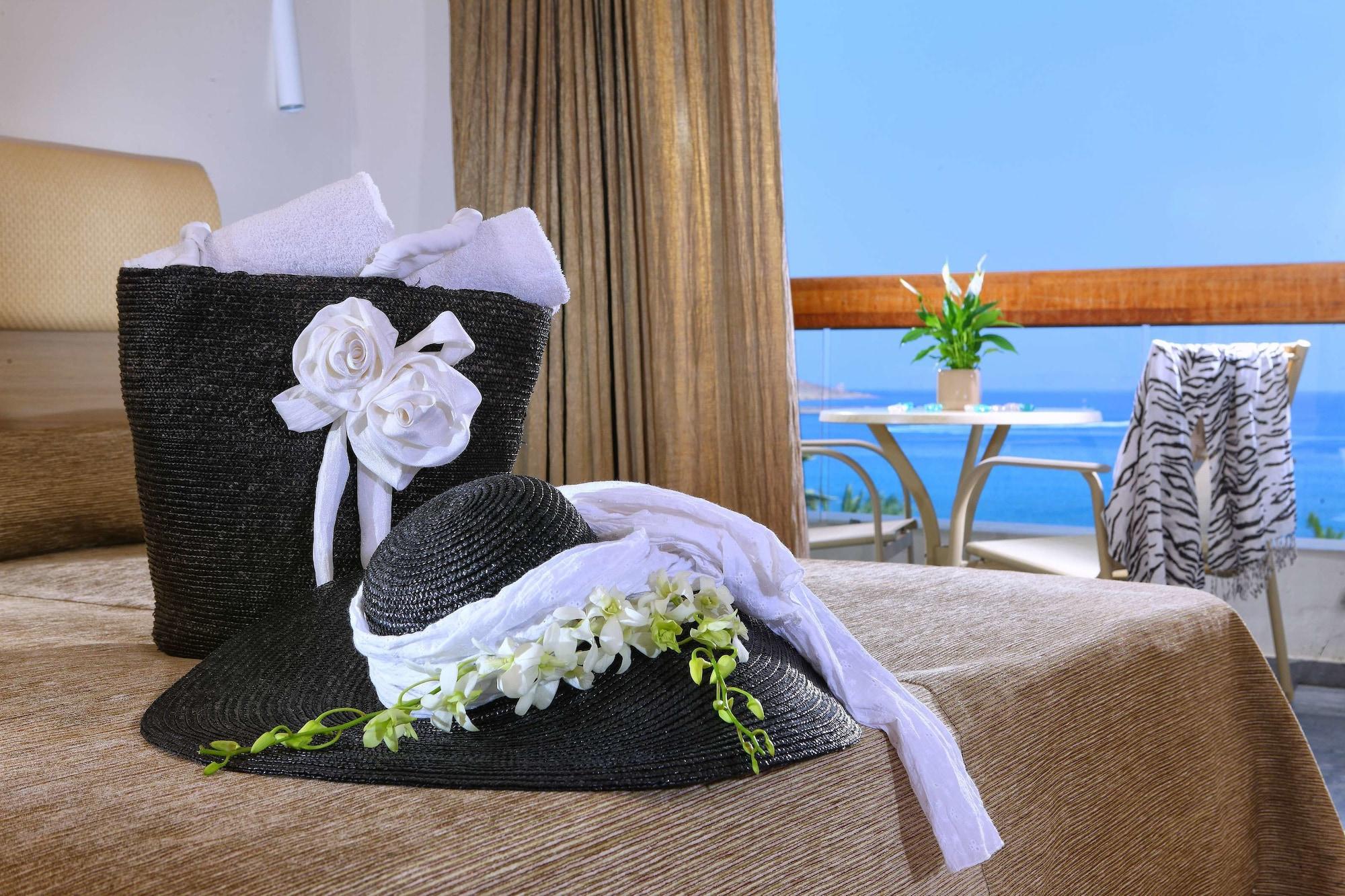 Sitia Beach City Resort & Spa Dış mekan fotoğraf A black shoe with a white bow