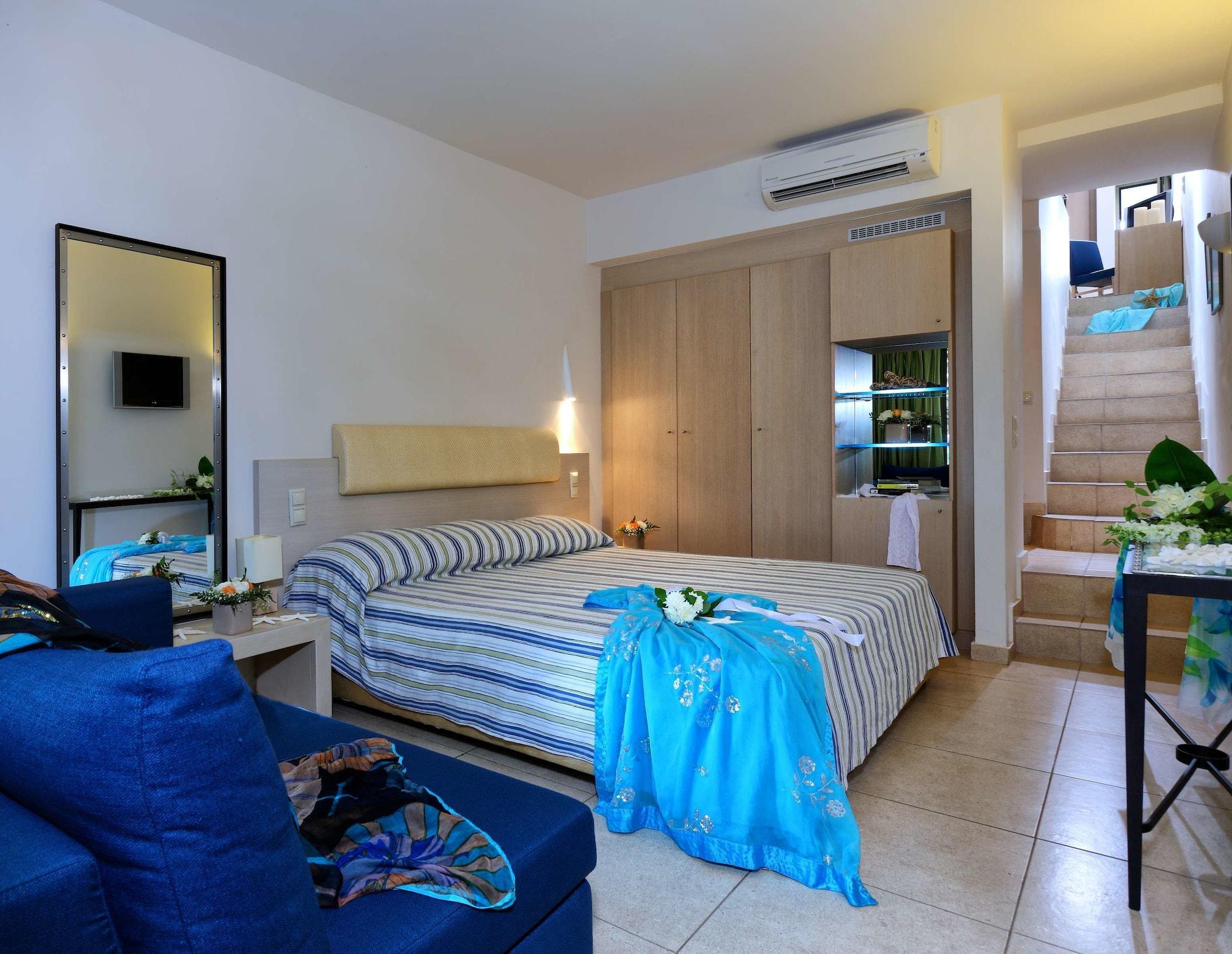 Sitia Beach City Resort & Spa Dış mekan fotoğraf A room at the hotel