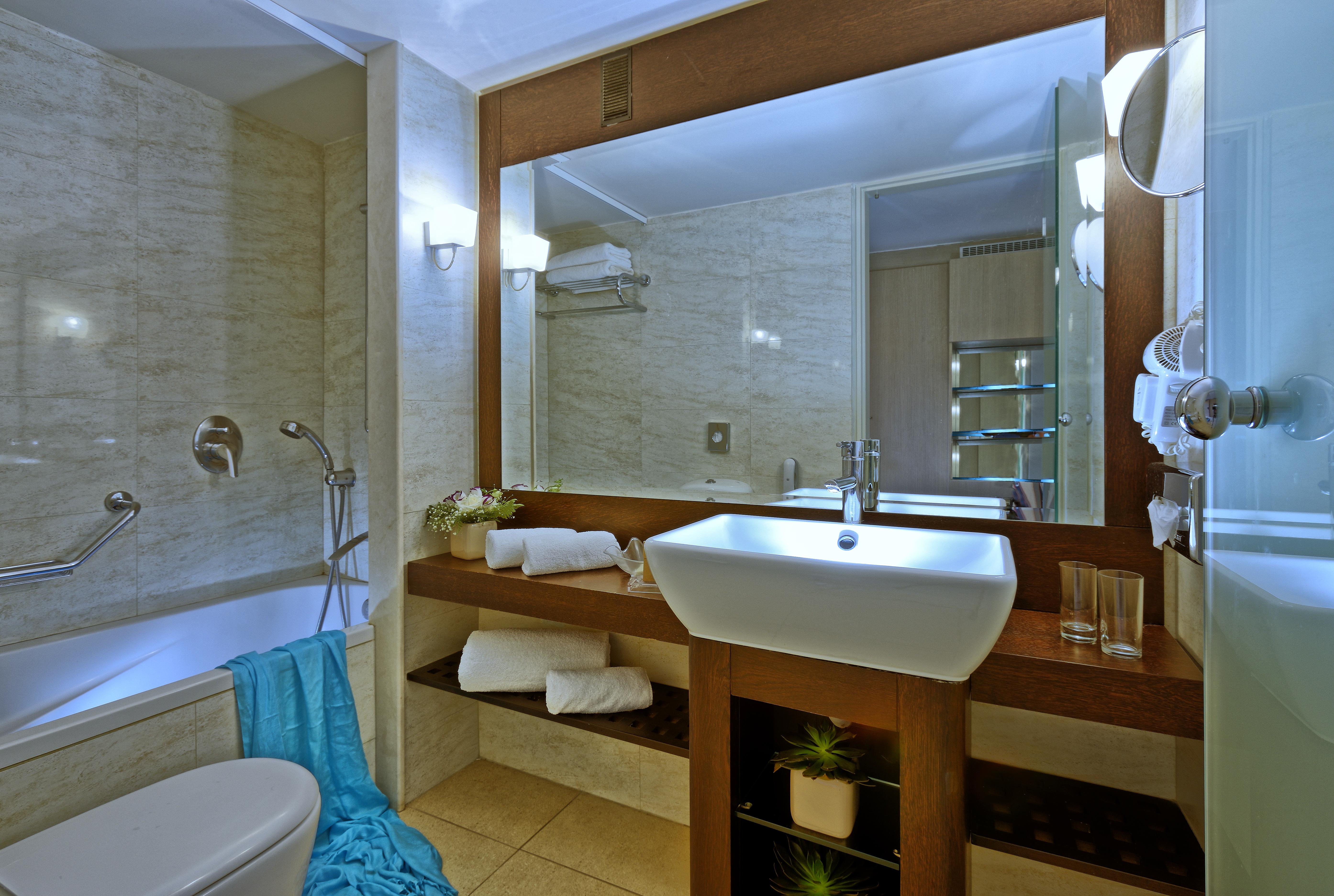 Sitia Beach City Resort & Spa Dış mekan fotoğraf Bathroom