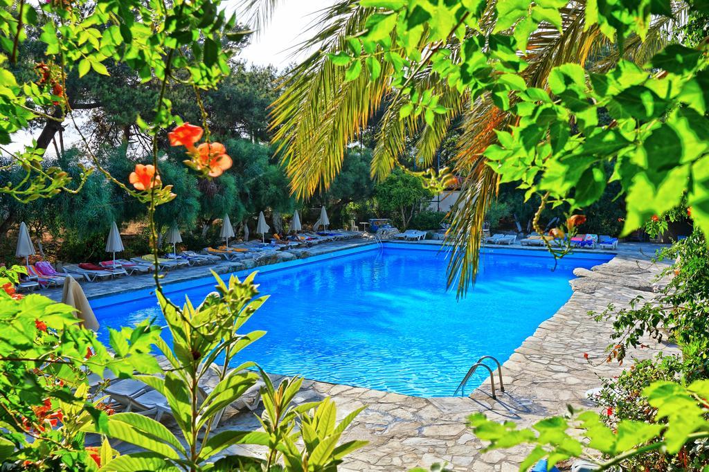 Sitia Beach City Resort & Spa Dış mekan fotoğraf A swimming pool