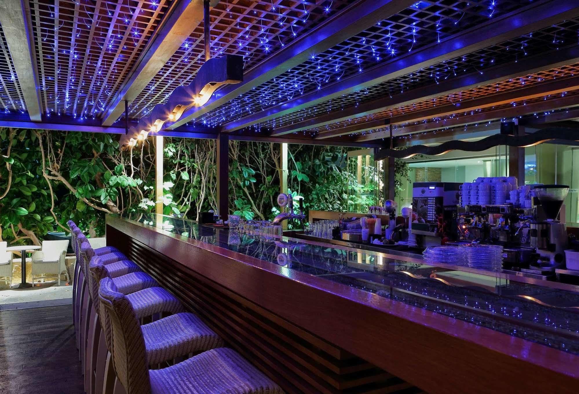 Sitia Beach City Resort & Spa Dış mekan fotoğraf The bar at the Sky Bar
